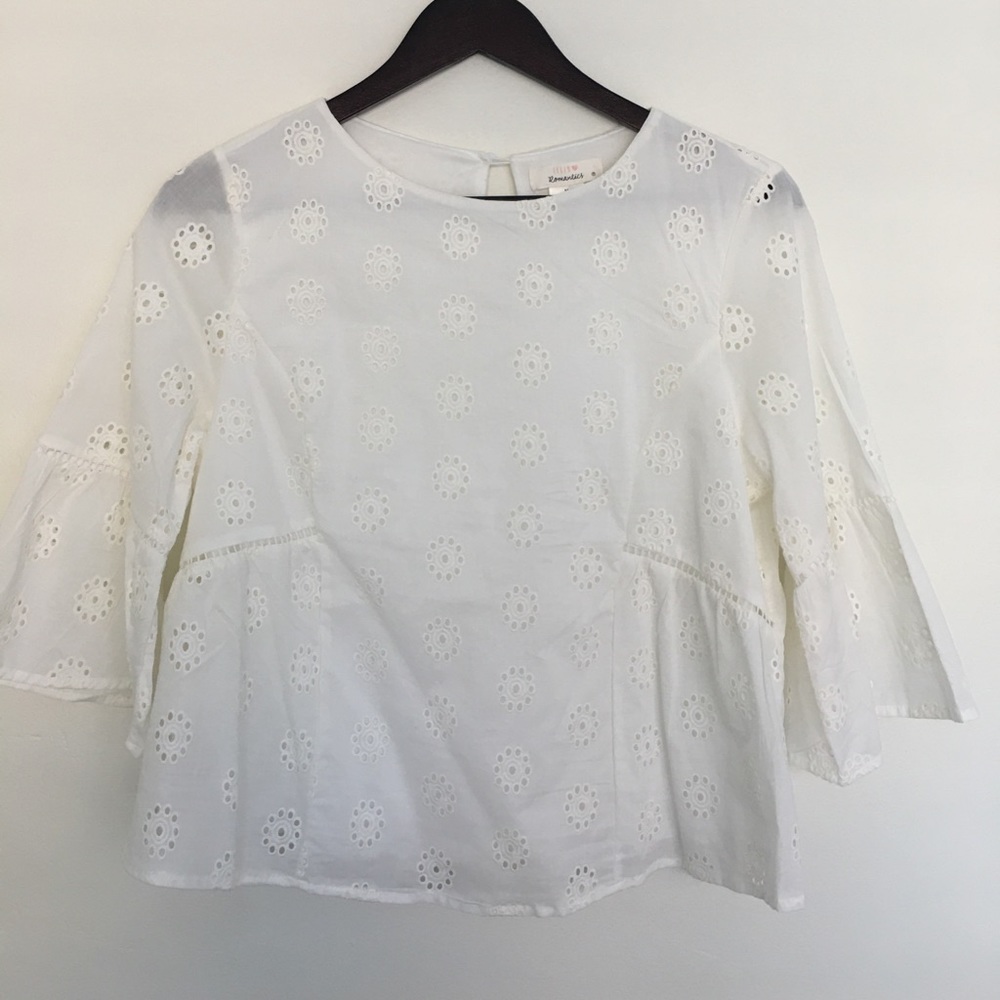 White crochet flowy top NWOT